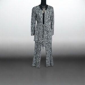 Lynn Ritchie Silver Chic Gray Patterned Women's Pantsuit. Size small